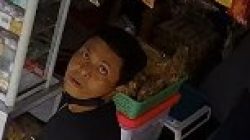 Terekam CCTV, Pria Nekat Curi Rokok di Warung Sembako Jalan Pramuka Bandar Lampung