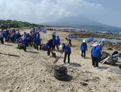 Bukan Sekadar Seremoni, HUT Demokrat Diisi Bersih Pantai dan Tanam Pohon